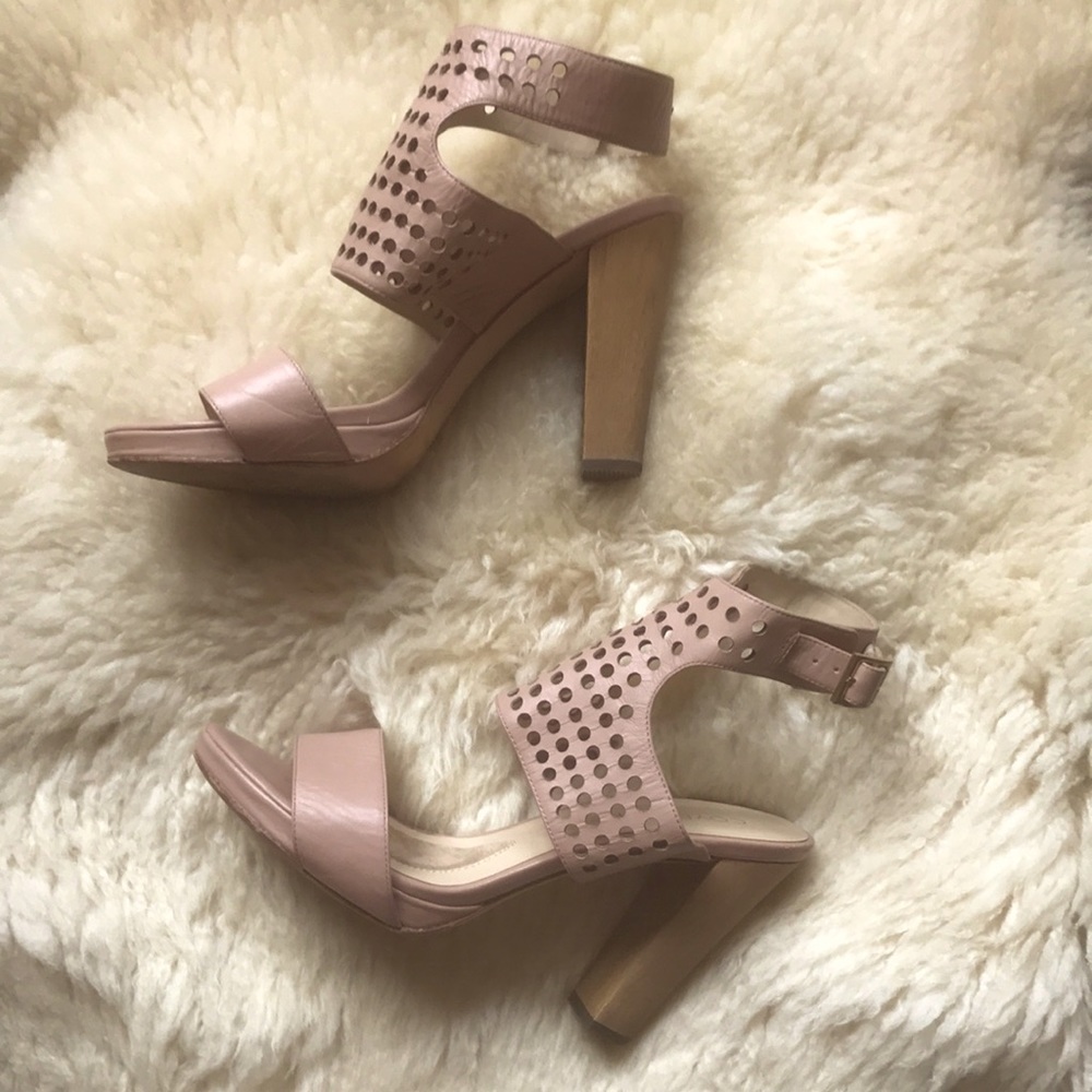 Coye Nokes NY tan sandals size 38.5
